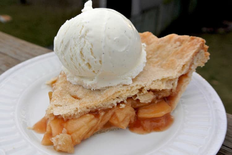 Apple Pie with Ice Cream
