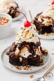 Chocolate Brownie With Ice Cream